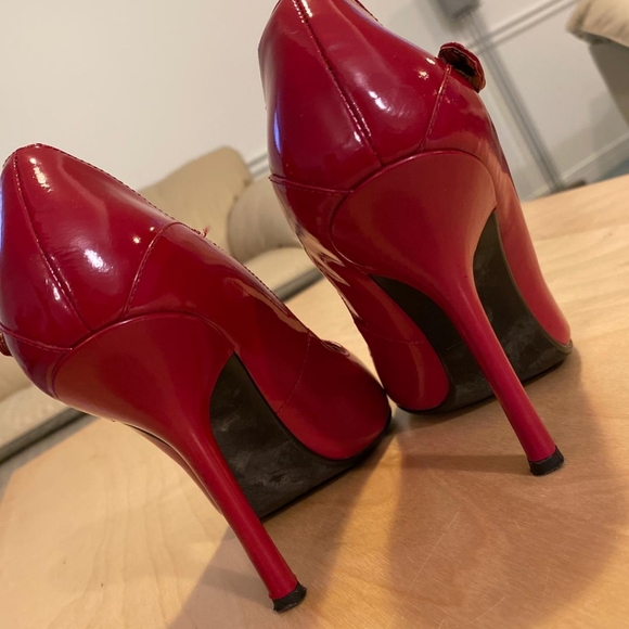 Red pumps - Picture 5 of 5